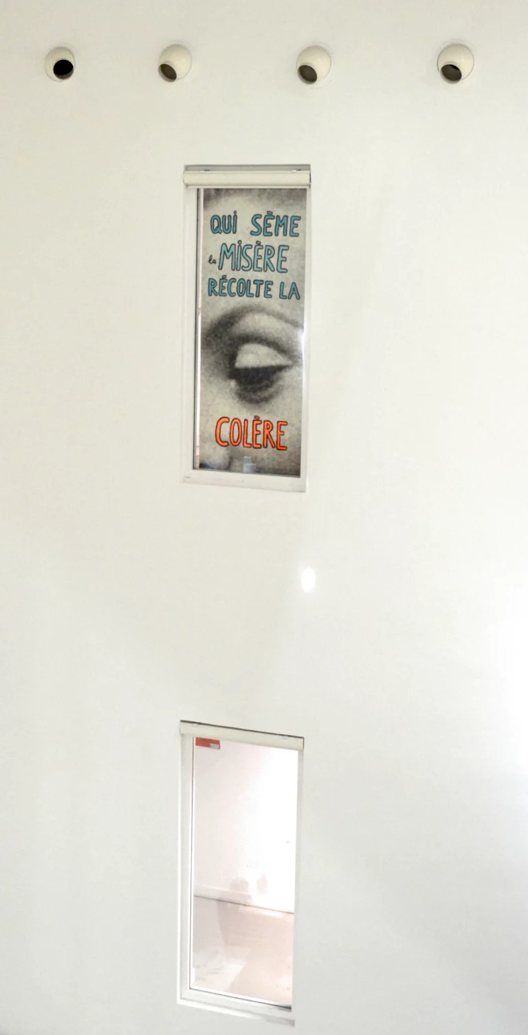 Ne nous regardez pas, rejoignez-nous photo 2